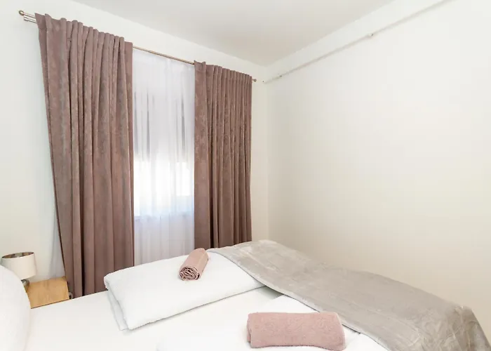 Bolyai W Ac Parking Terrace Ev Charger شقة