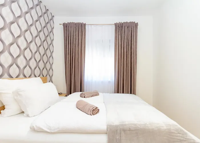 Bolyai W Ac Parking Terrace Ev Charger شقة *